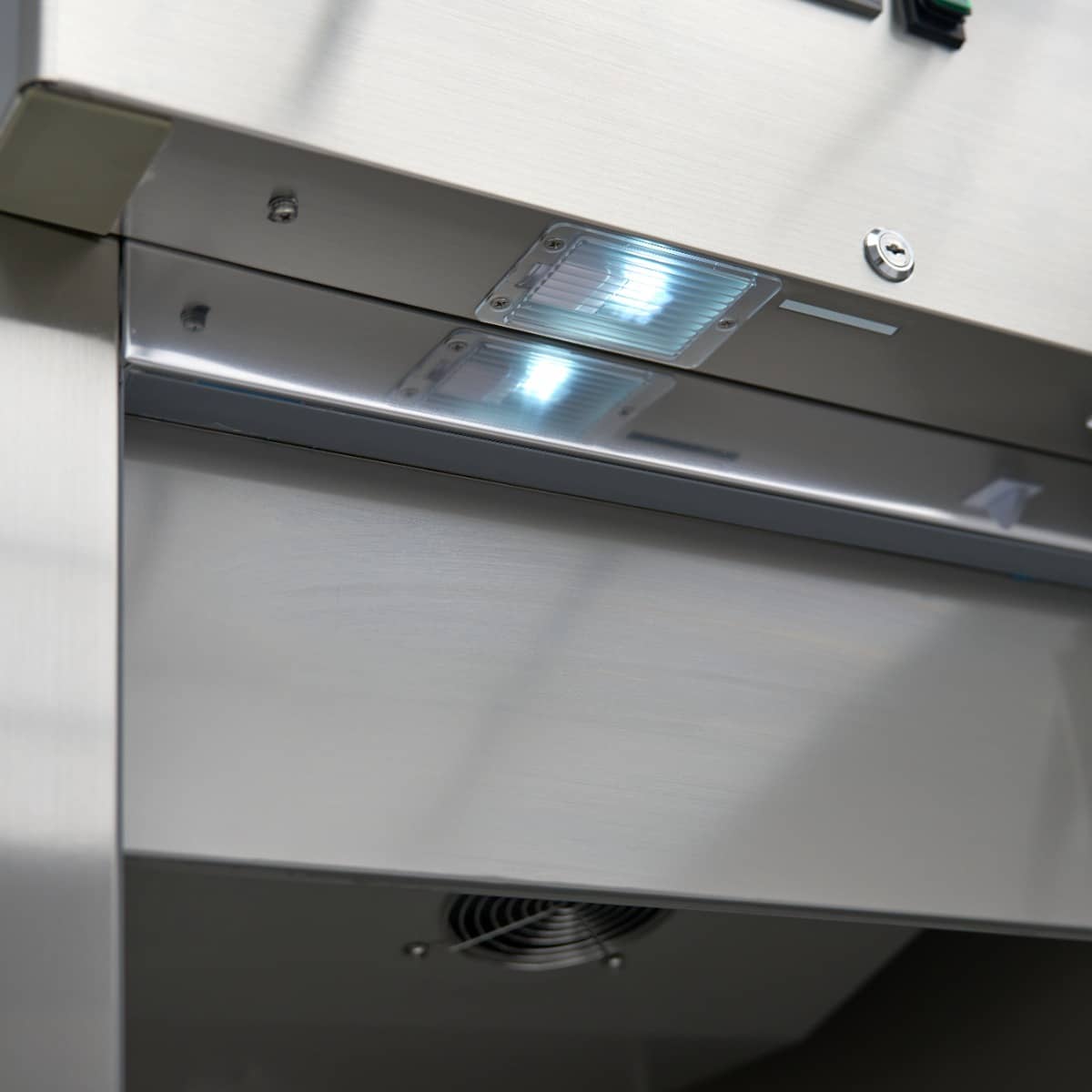 Fridge - 400L - 3 Adjustable Shelves - Stainless Steel - on Wheels — 11