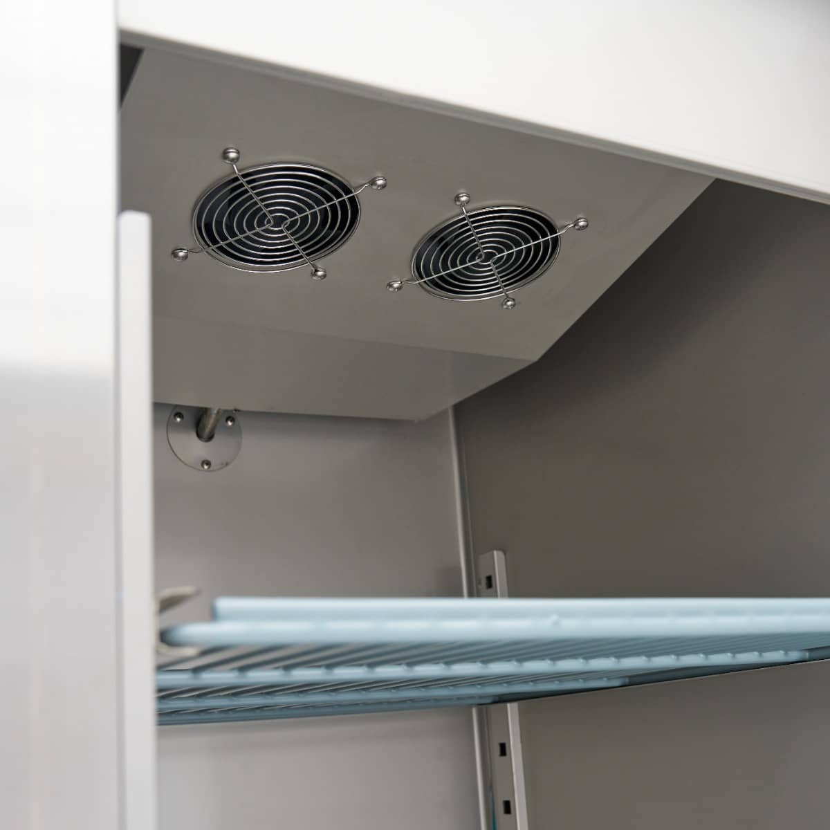 Freezer - 600L - 3 Adjustable Shelves (2/1 GN) - Stainless Steel - on Wheels — 10
