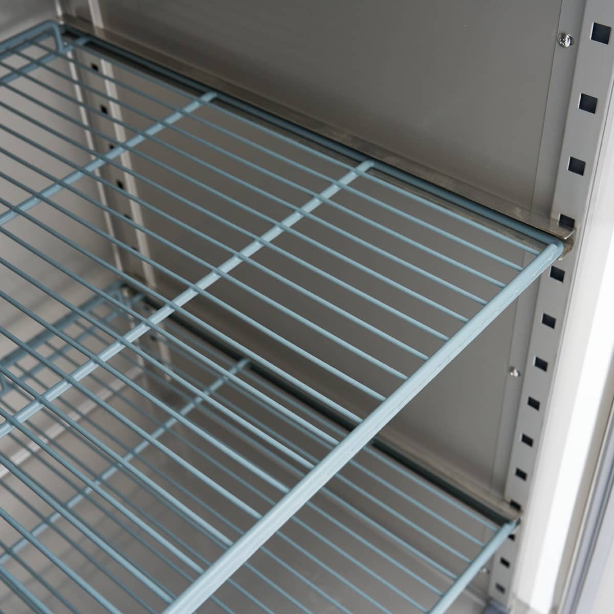 Freezer - 600L - 3 Adjustable Shelves (2/1 GN) - Stainless Steel - on Wheels — 14