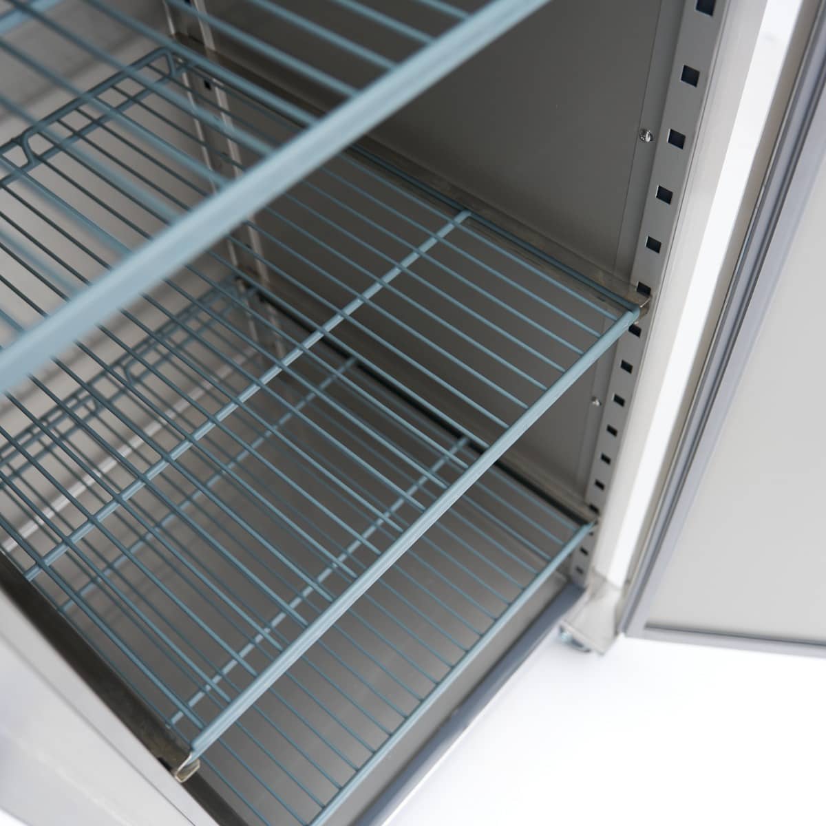 Freezer - 600L - 3 Adjustable Shelves (2/1 GN) - Stainless Steel - on Wheels — 13