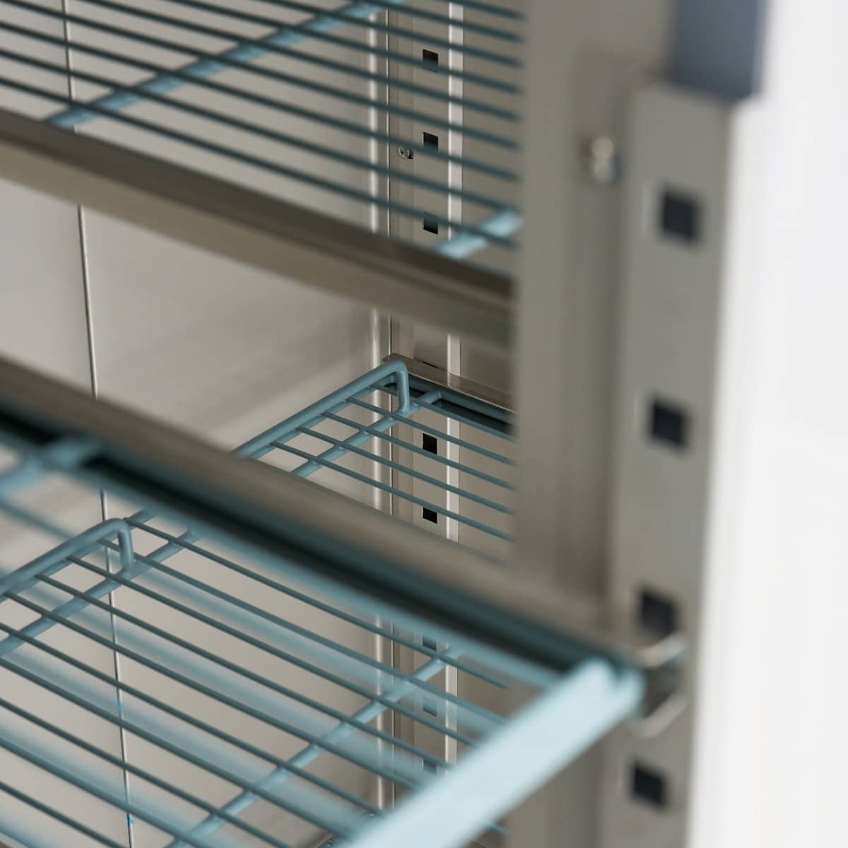 Fridge - 1200L - 6 Adjustable Shelves (2/1 GN) - Stainless Steel - on Wheels — 13