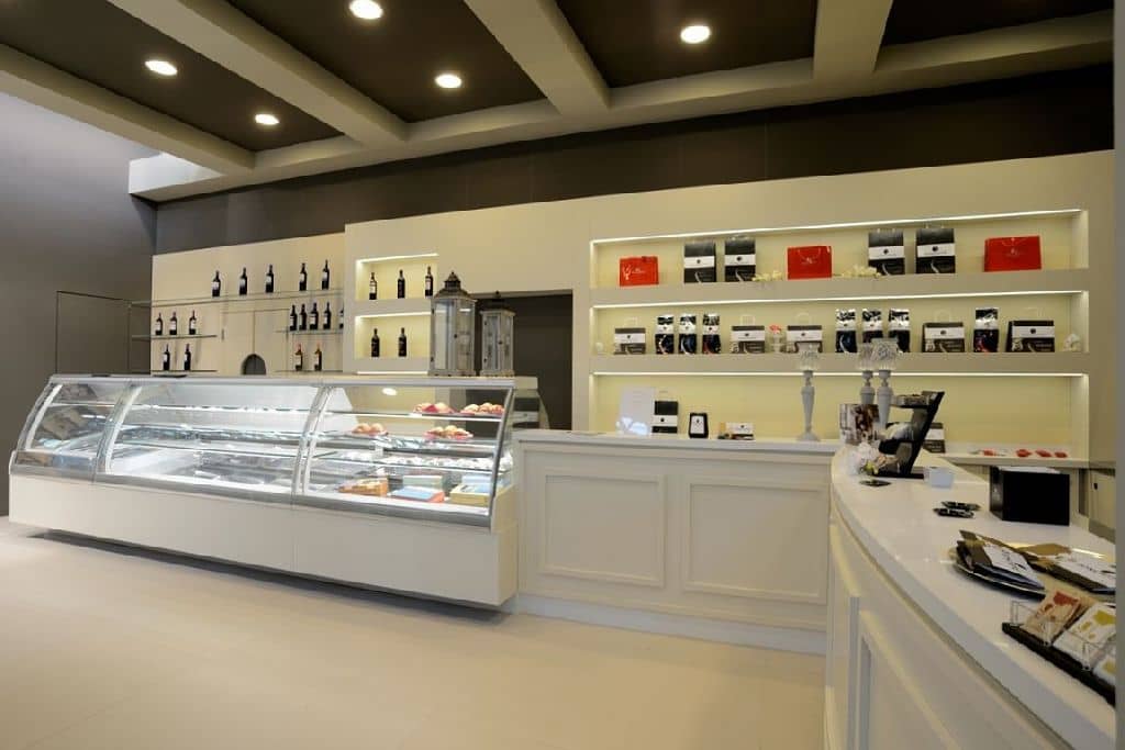 Mobilier profesional complet pentru cofetărie și patiserie Best Cold seria Spello, Italia — 2
