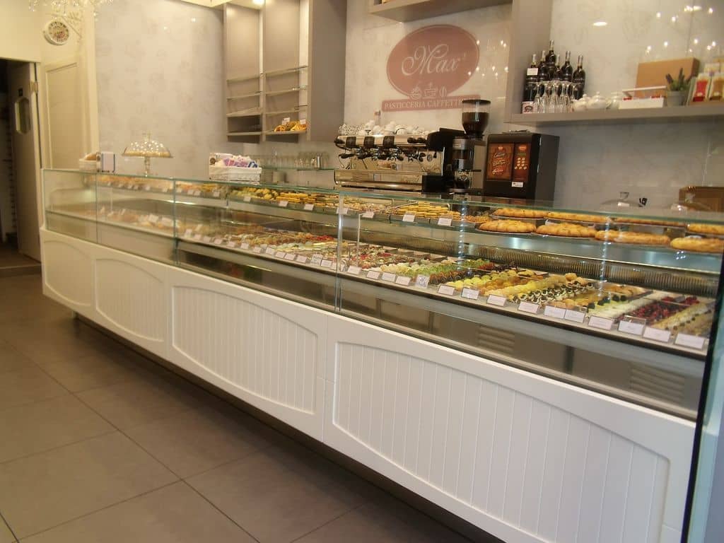 Mobilier comercial pentru brutarii, patiserii și magazine alimentare Best Cold seria Trevi, Italia — 2