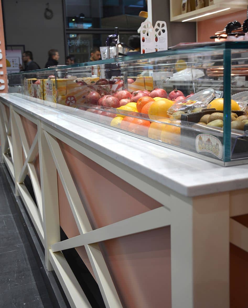 Linie bar modern cu finisaj lamelar și refrigerare Best Cold seria Fence, Italia — 2