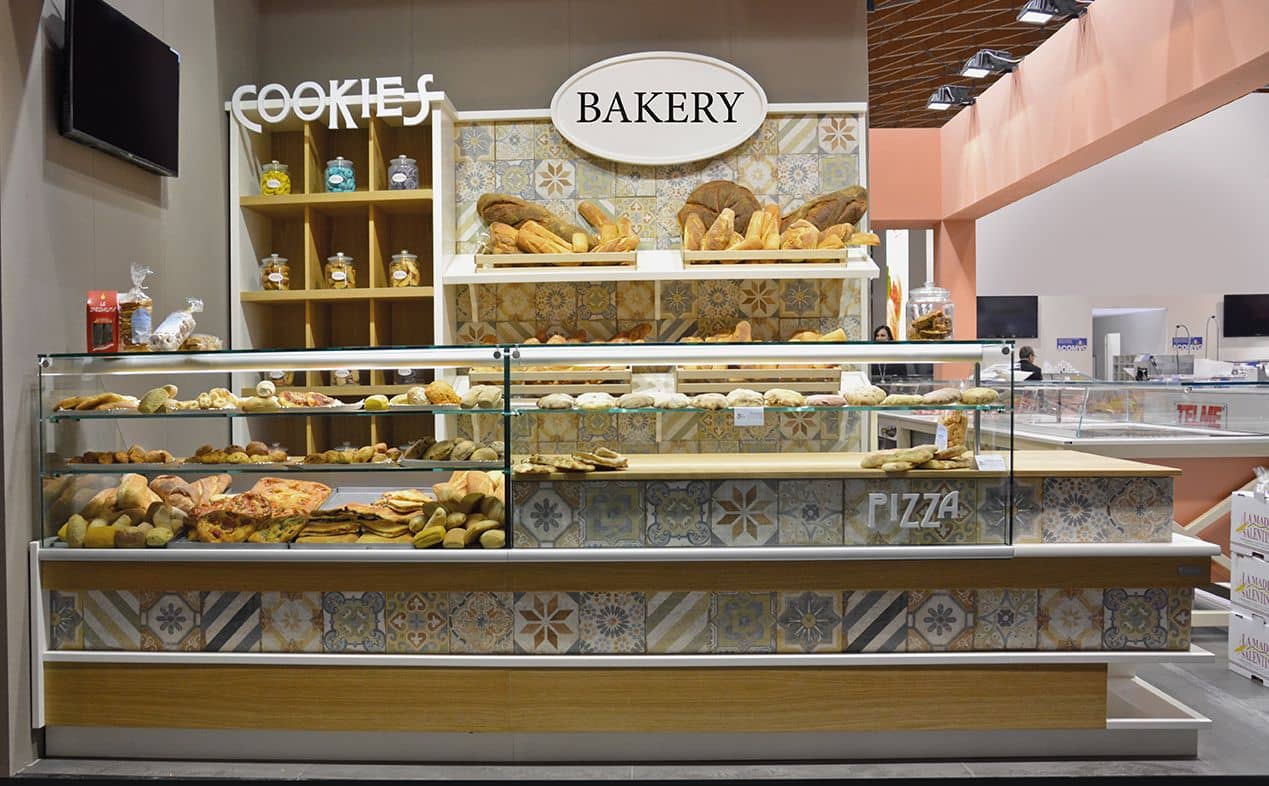 Linie mobilier și bufet gastronomic Best Cold seria Varenna, finisaj nobil, Italia — 3