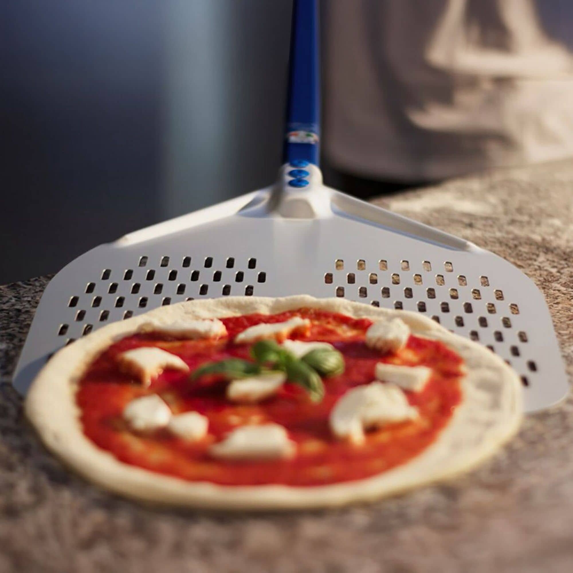 Paletă pizza - AZZURRA - Aluminiu anodizat - lamă perforată - 450x450 mm - mâner telescopic din aluminiu — 9