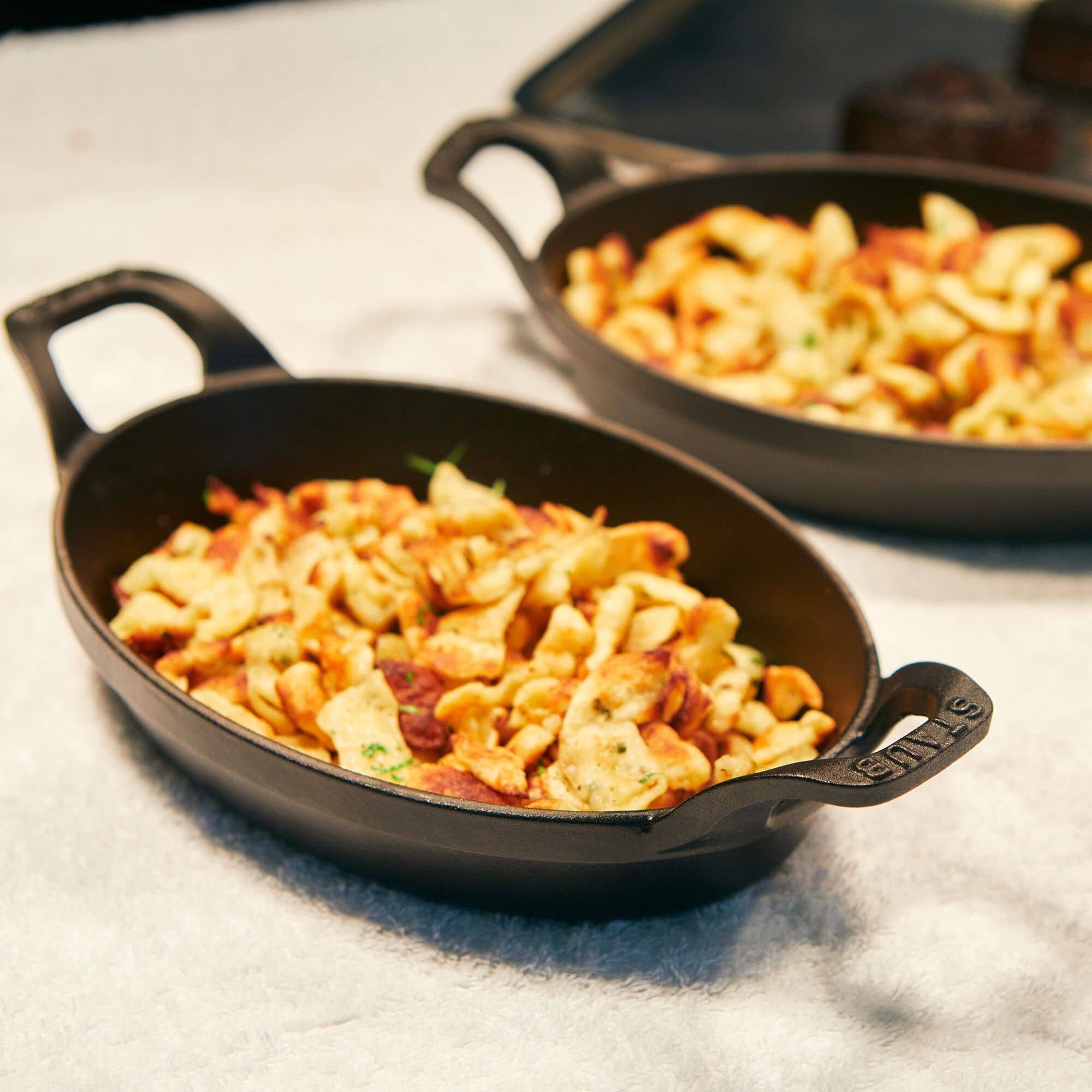 STAUB | SPECIALITATI - Tava ovala - 240mm - fonta - neagra — 5
